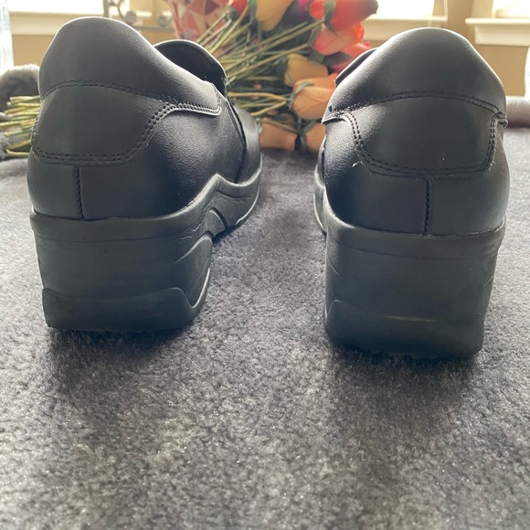 Easy street  Appreciate Work Shoes - Picture 3 of 3